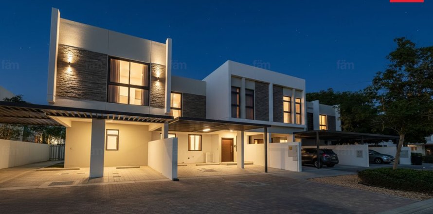 Villa de 4 chambres à Dubai, UAE No. 137198