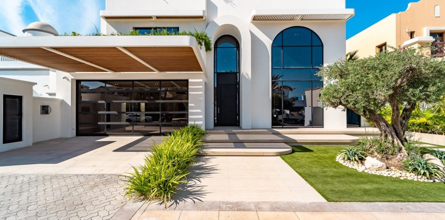 Вилла с 5 спальнями в Пальма Джумейра, ОАЭ №147127