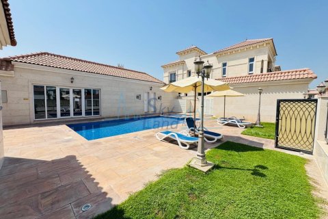 Villa de 5 dormitorios  No. 115560 2