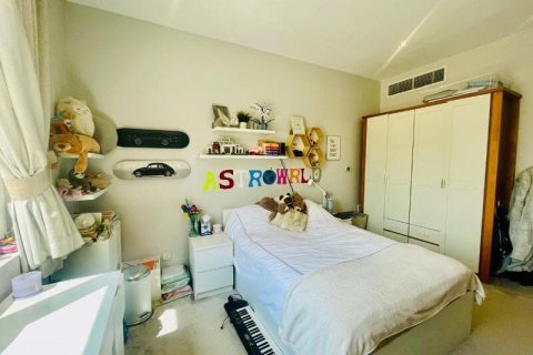 2 bedrooms Apartment in Motor City, UAE No. 156645 11