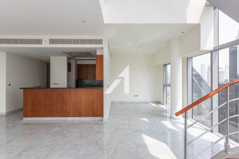 Квартира с 2 спальнями в Central Park Tower, ОАЭ №145866 3