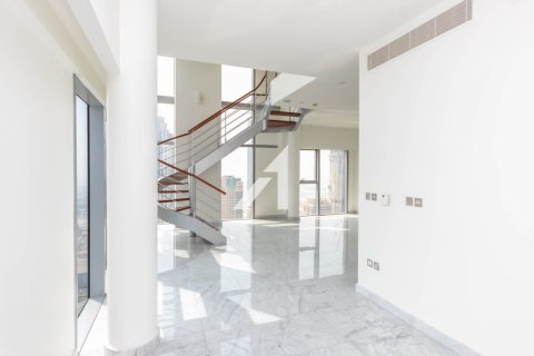 Квартира с 2 спальнями в Central Park Tower, ОАЭ №145866