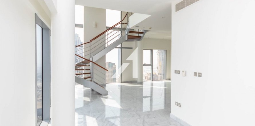 Квартира с 2 спальнями в Central Park Tower, ОАЭ №145866