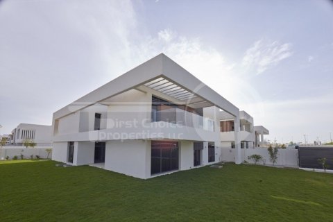 5 bedrooms Villa on the Yas Island, UAE No. 12235 1