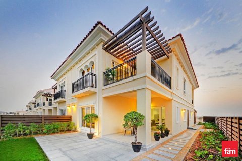 4 bedrooms Villa in Dubai, UAE No. 142403 3