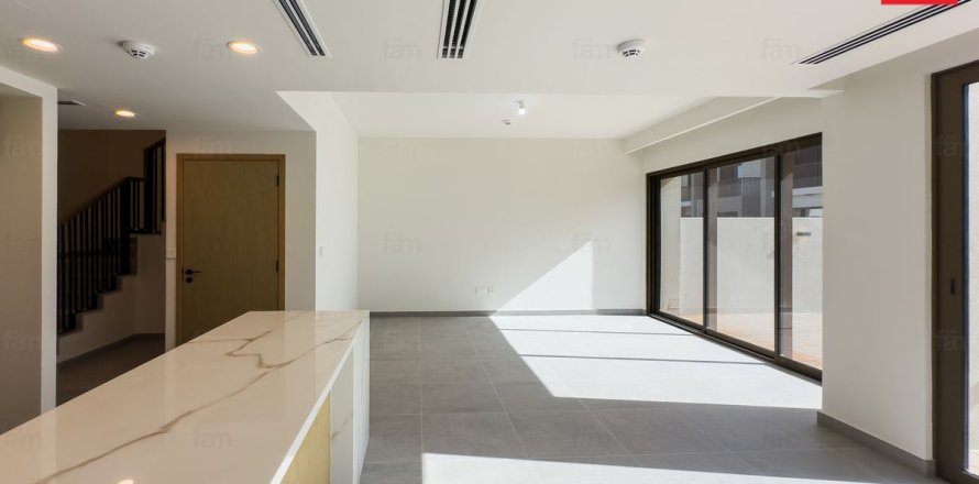 4 bedrooms Townhouse in Dubai, UAE No. 142401