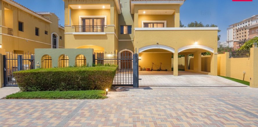 Villa de 4 chambres à Dubai, UAE No. 166760