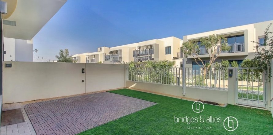 Villa de 4 dormitorios en Dubai Hills Estate, UAE No. 141093