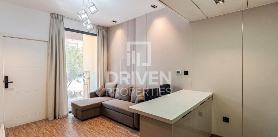 Townhouse de 1 dormitorio en Dubai, UAE No. 188623