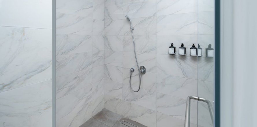 Квартира с 2 спальнями в Аль-Сатва, ОАЭ №143936