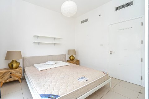 Квартира с 2 спальнями в Zahra Apartments, ОАЭ №143933 13