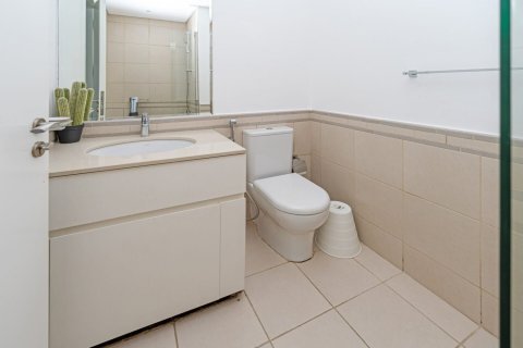 Квартира с 2 спальнями в Zahra Apartments, ОАЭ №143933 7