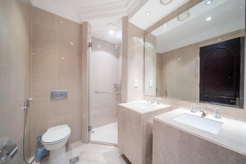 2 bedrooms Apartment in Downtown Dubai (Downtown Burj Dubai), UAE No. 90708 9