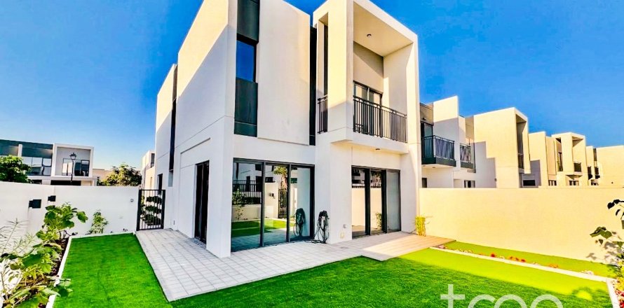 Townhouse de 4 dormitorios en Dubai, UAE No. 174105