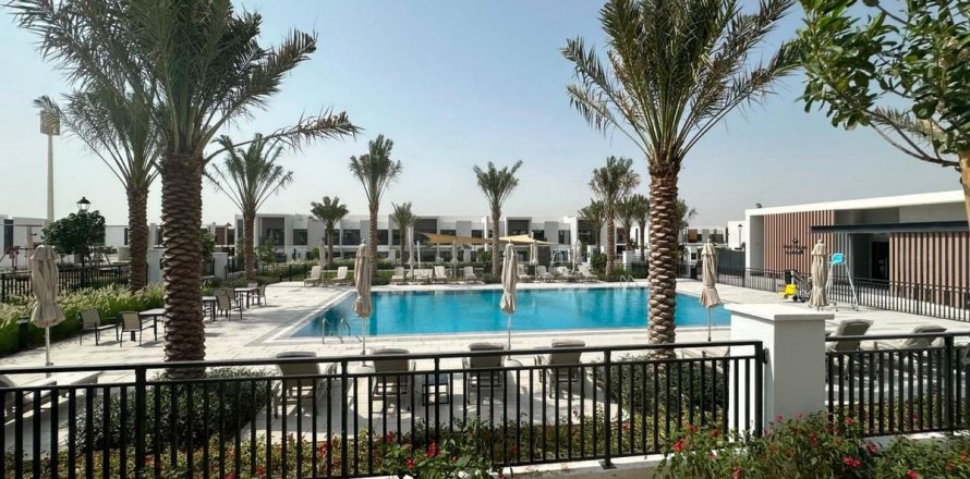 Villa de 4 chambres à Dubai, UAE No. 200156