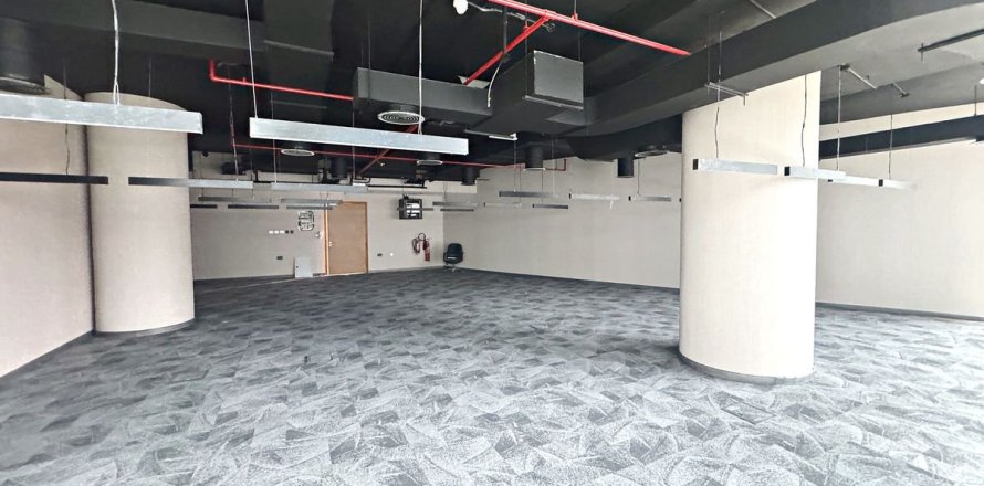 164.6m² Office in Dubai, UAE No. 200159