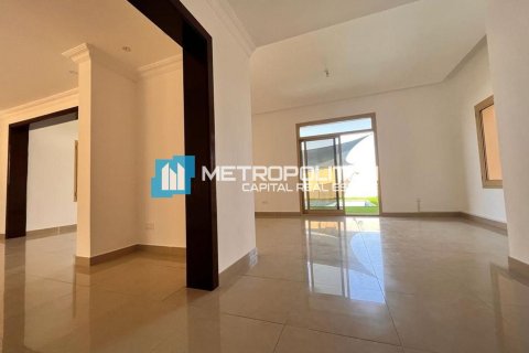 Villa de 5 dormitorios  No. 106129 12