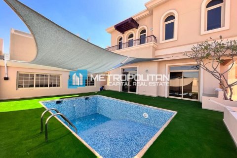 Villa de 5 dormitorios  No. 106129 2
