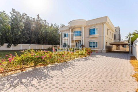 Вилла с 5 спальнями в Umm Al Sheif Villas, ОАЭ №192823