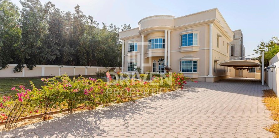 Вилла с 5 спальнями в Umm Al Sheif Villas, ОАЭ №192823