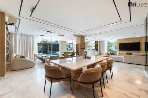 Villa de 4 chambres à Jumeirah Park, UAE No. 203095