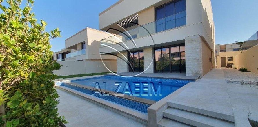 Villa de 5 dormitorios en Saadiyat Island, UAE No. 91205