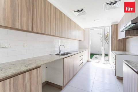 3 bedrooms Townhouse in Dubai, UAE No. 200187 9