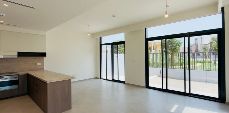 4 bedrooms Townhouse in Dubai, UAE No. 101009