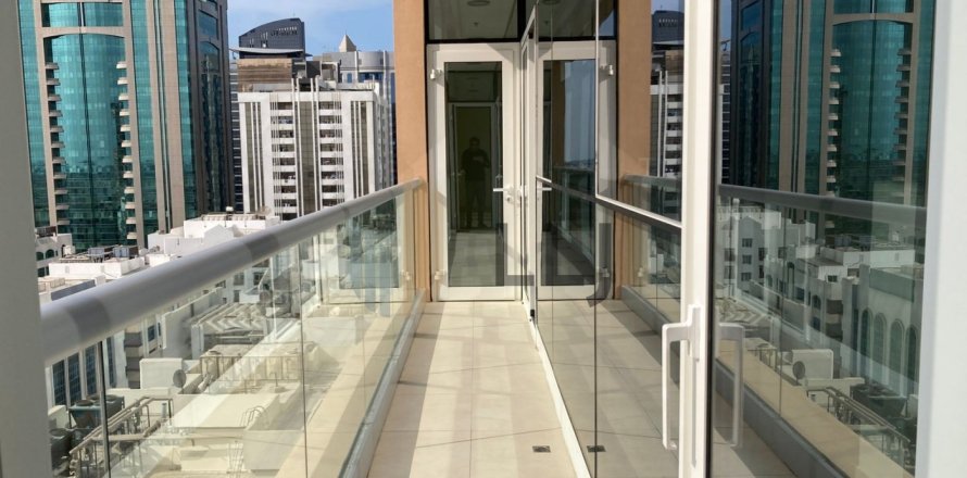 Apartment de 3 dormitorios en Al Khalidiya, UAE No. 87285