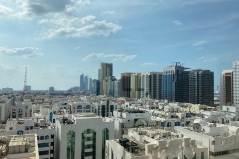 Apartment de 3 dormitorios en Al Khalidiya, UAE No. 87285 2
