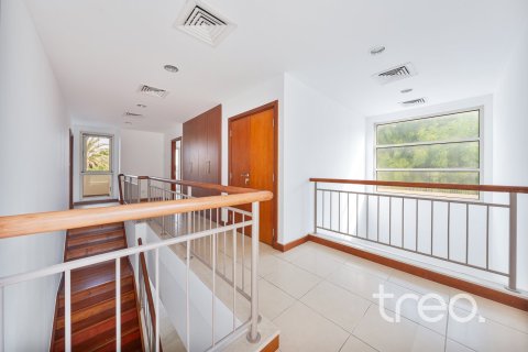 3 bedrooms Villa in Saheel, UAE No. 183073 15