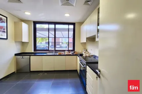 3 bedrooms Townhouse in Dubai, UAE No. 140337 7