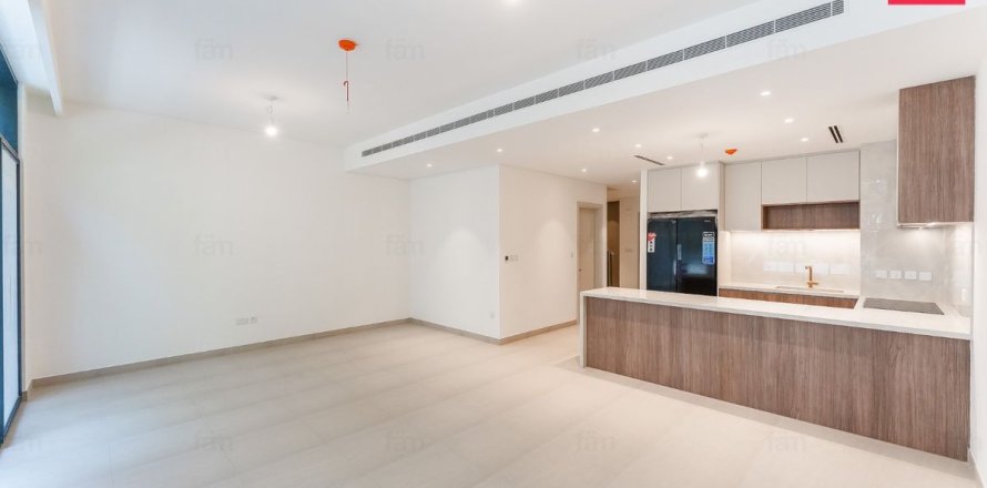 3 bedrooms Villa in Dubai, UAE No. 198697