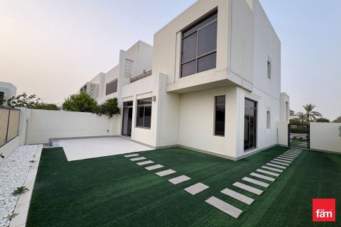 Villa de 4 dormitorios en Town Square, UAE No. 161326