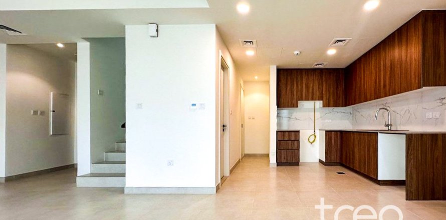 Townhouse de 3 dormitorios en Town Square, UAE No. 206215