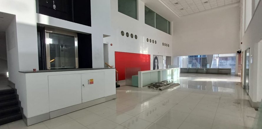 1750مربع، عقار تجاري في Corniche Road, الإمارات العربية المتحدة رقم 79586