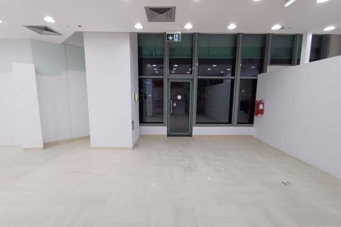 175مربع، محل تجاري في Corniche Road, الإمارات العربية المتحدة رقم 79584 12