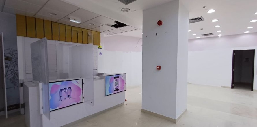 175m² Shop in Corniche Road, UAE No. 79584