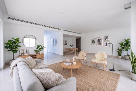 4 bedrooms Villa in Jumeirah Village Triangle, UAE No. 183352 3
