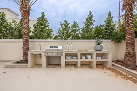 4 bedrooms Villa in Jumeirah Village Triangle, UAE No. 183352 13