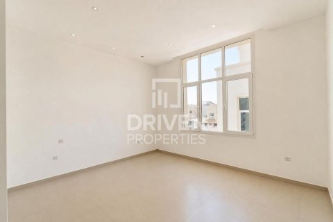 4 bedrooms Villa in Mirdif Villas, UAE No. 189895 9