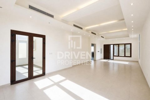 4 bedrooms Villa in Mirdif Villas, UAE No. 189895 4