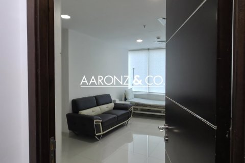 255m² Office in Jumeirah Lake Towers, UAE No. 139970 6