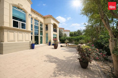 Villa de 4 dormitorios en Jumeirah Islands, UAE No. 210700 31