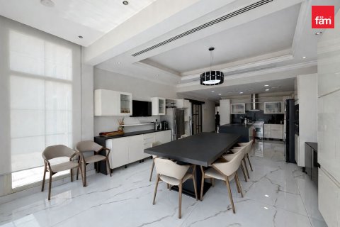 Villa de 4 dormitorios en Jumeirah Islands, UAE No. 210700 15