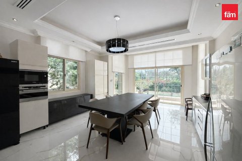 Villa de 4 dormitorios en Jumeirah Islands, UAE No. 210700 16