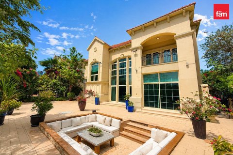 Villa de 4 dormitorios en Jumeirah Islands, UAE No. 210700