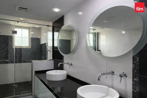 Villa de 4 dormitorios en Jumeirah Islands, UAE No. 210700 25