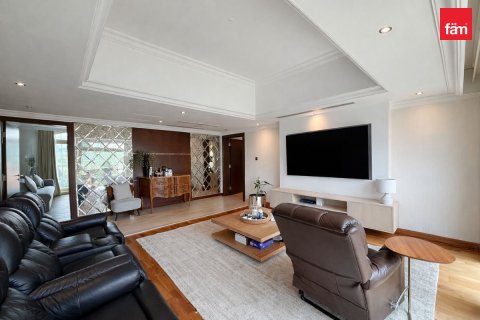 Villa de 4 dormitorios en Jumeirah Islands, UAE No. 210700 10