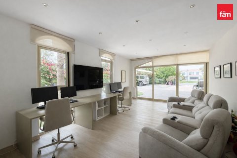 Villa de 4 dormitorios en Jumeirah Islands, UAE No. 210700 7